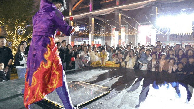 马戏市集——不定时的行为艺术表演3.gif