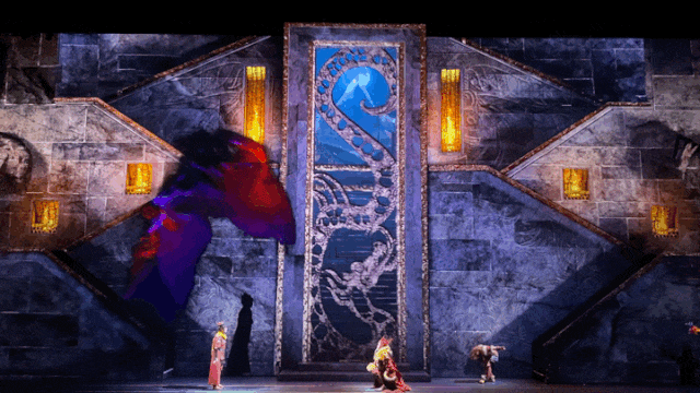 逼真绝伦的演出场景 宫殿刺杀.gif