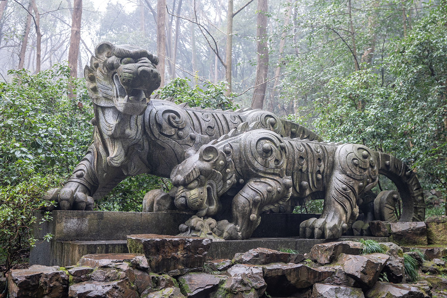 220201czq28 虎跑公园,艺术家韩美林创作的雕塑《虎跑》