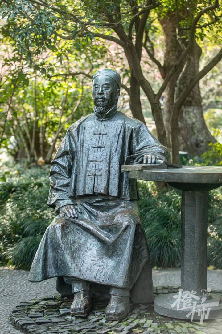 230215czq12 林社旁的林启铜像. 记者 陈中秋 摄_调整大小.jpg