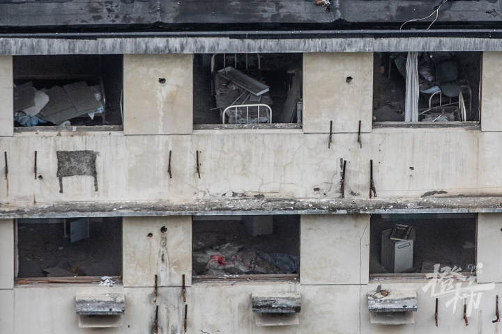 三墩废弃医院晚上传出怪声记者实地探访附近居民说经常有年轻人找过来