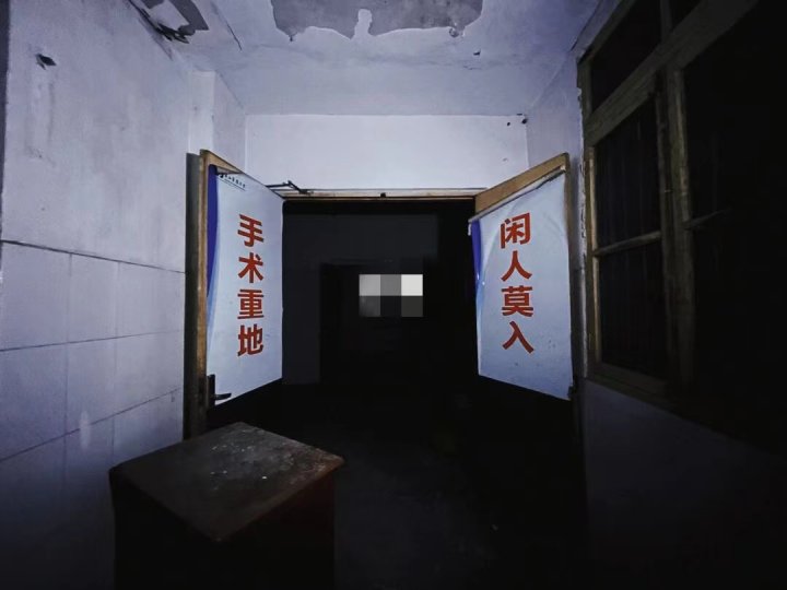 三墩废弃医院晚上传出怪声记者实地探访附近居民说经常有年轻人找过来