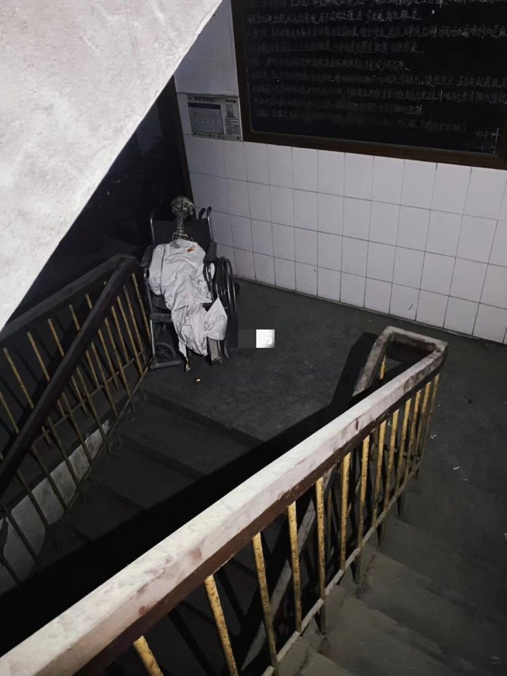 三墩废弃医院晚上传出怪声记者实地探访附近居民说经常有年轻人找过来