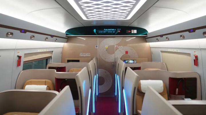 复兴号亚运智能动车组首次对外试乘