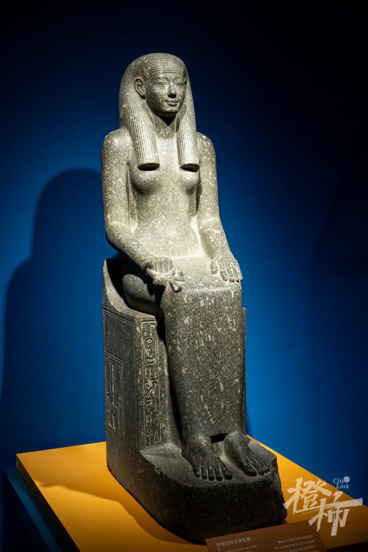 240717czq71 伊奥尼特女神坐像。 记者 陈中秋 摄_调整大小.jpg