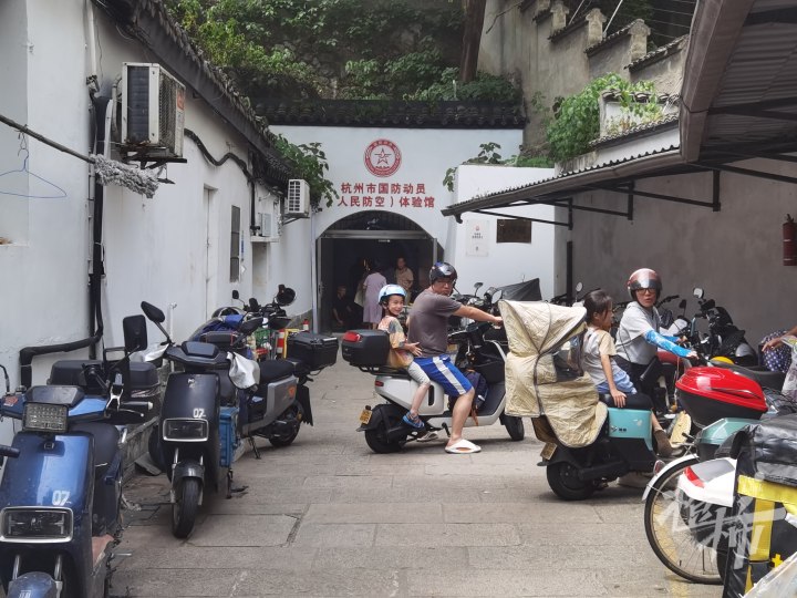 门口.jpg