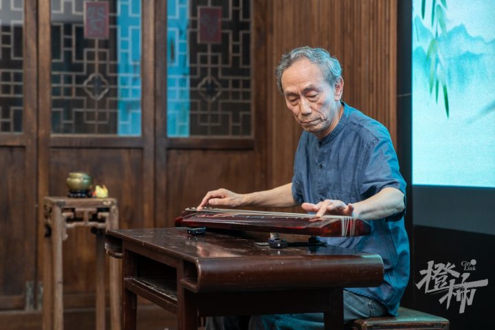 240514czq04 浙派古琴大师姚公白。 记者 陈中秋 摄_调整大小.jpg