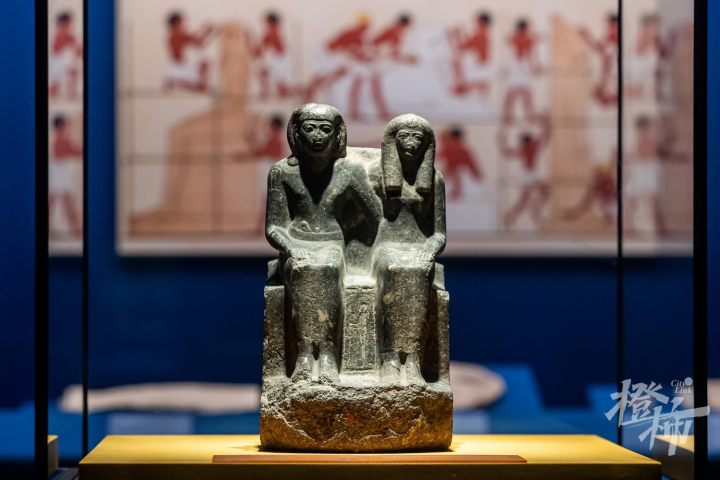 240717czq34 普塔大祭司夫妻像。 记者 陈中秋 摄_调整大小.jpg