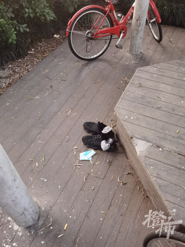 鞋子.jpg