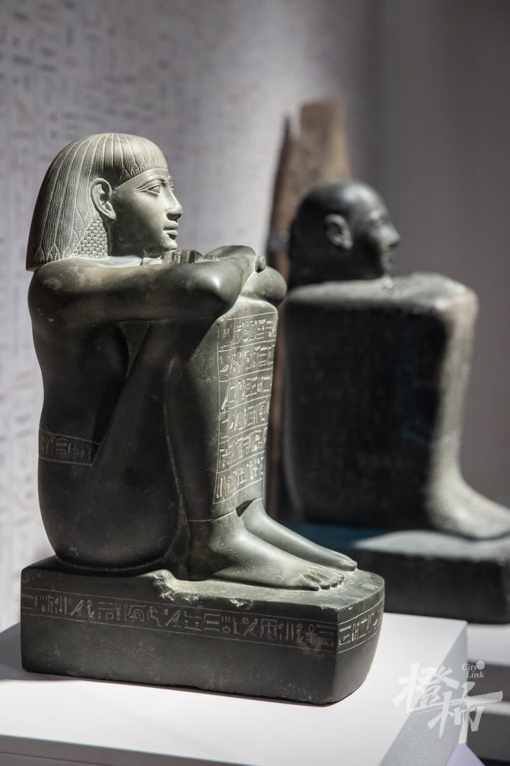 240717czq38 阿赫孔苏之子霍尔的方雕。 记者 陈中秋 摄_调整大小.jpg