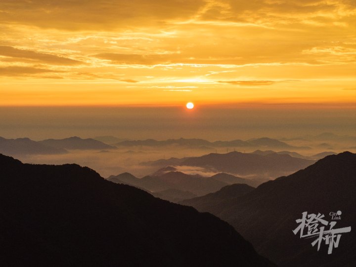 日出前的朝霞，和远山的云海DJI_20240813053526_0106_D.jpg