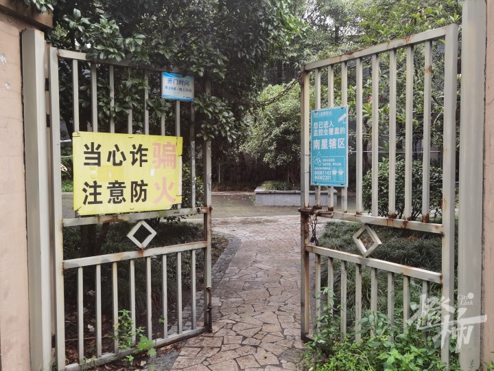 大门.jpg