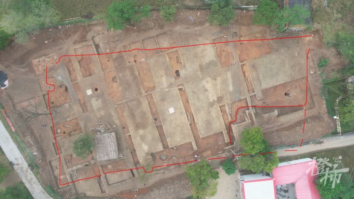 红烧土遗迹范围（上为西北）.JPG