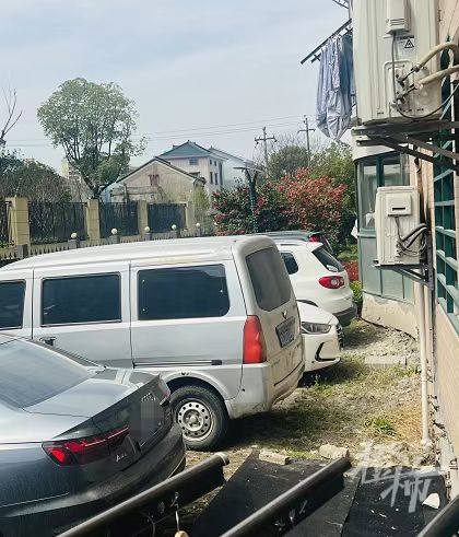 车位离得近.jpg