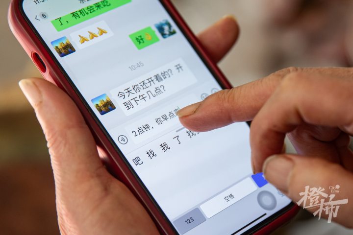 241130czq17 不少顾客特地赶来吃“最后一碗面”。 记者 陈中秋 摄_调整大小.jpg