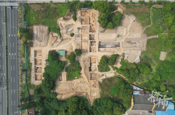 1、寺墩遗址发掘现场.jpg