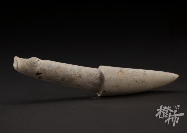 龙首形玉器.jpg