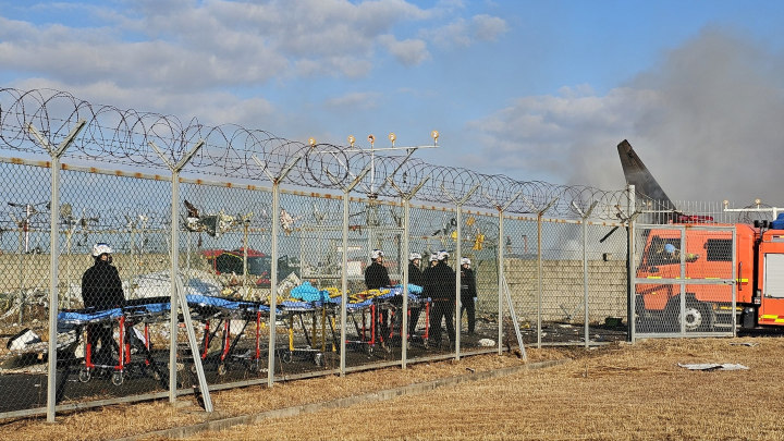 韩国务安机场一飞机坠落（3）(29677290)-20241229095628.JPG