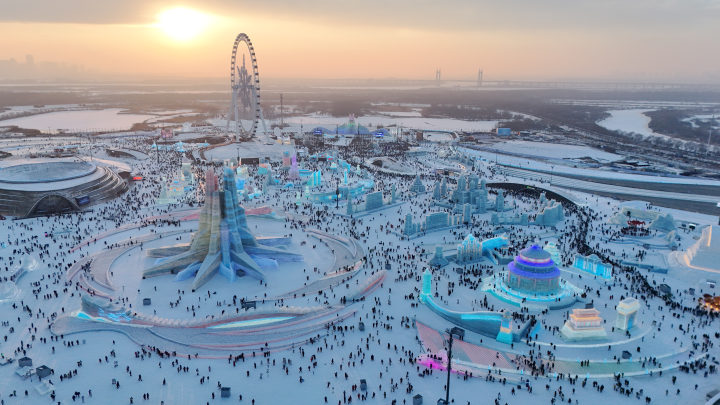 新华全媒+_哈尔滨冰雪大世界亮相（21）(29504896)-20241222194914.JPG