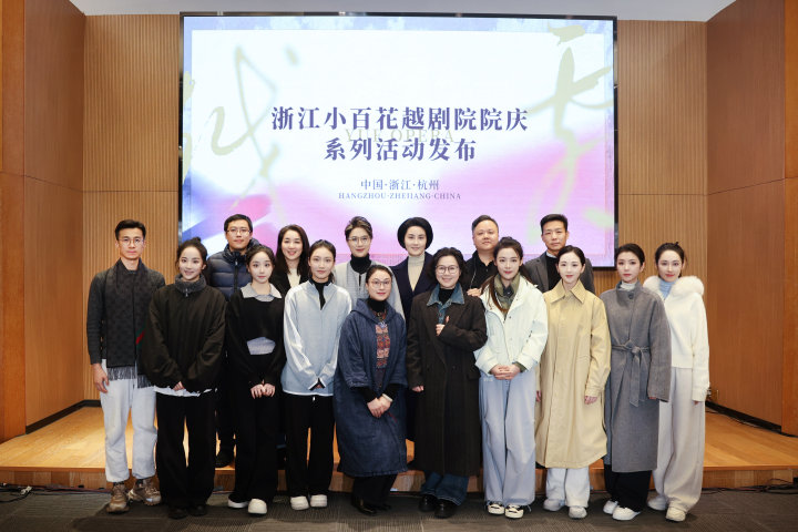 领导和陈丽君 李云霄等演员代表在发布会现场.jpg