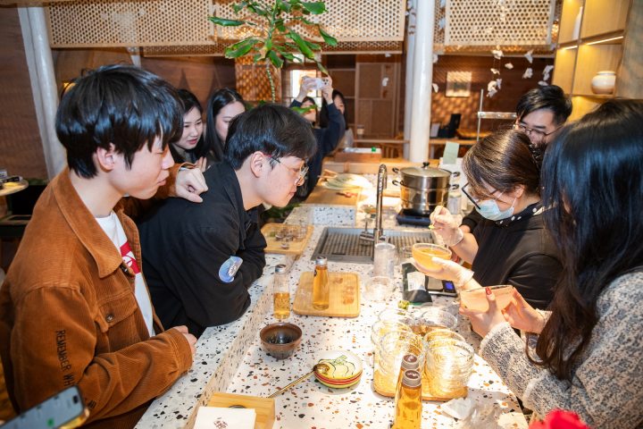 250301czq36 第一期「9000“π对”」活动，橙柿“藕”遇记。 记者 陈中秋 摄_调整大小.jpg