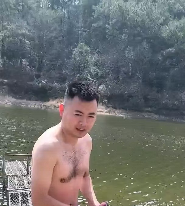 有人溺水了！听到呼救，人民子弟兵纵身一跃……