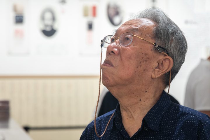 不输“90后”的 91岁王蒙西湖边开班授课！雨中孤山拜访西泠印社-华闻时空