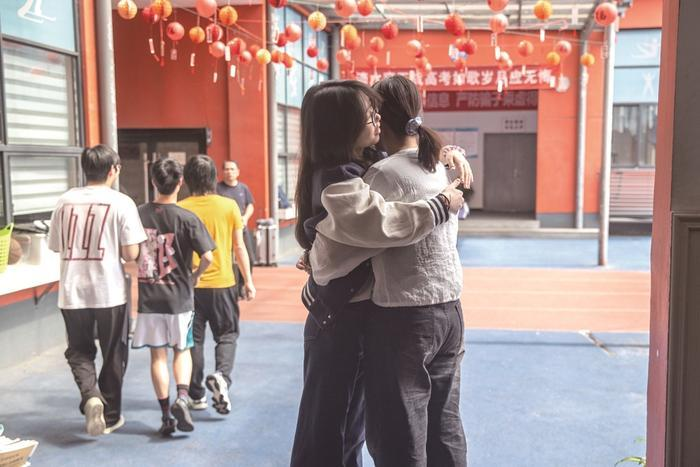 高考高分滑档学生都去哪里了？杭州有学校老师说：630分以上的同学就有10多位，他们的目标很明确！