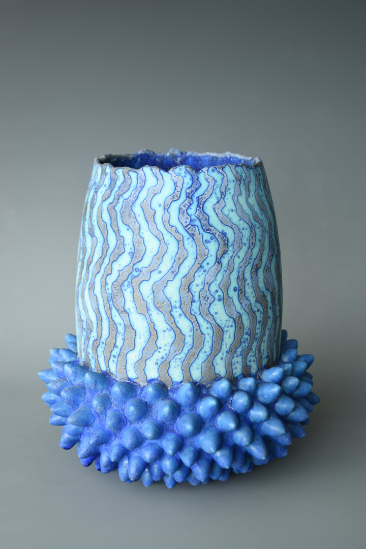 德拉-皮特·彼尔德-针座蓝瓶 Dark blue spikey vessel, Terra.JPG