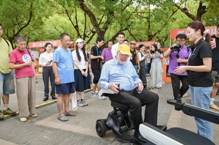 双派轮椅.jpg
