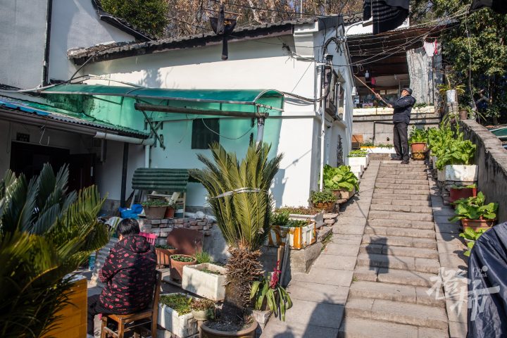 260123czq16 白马庙巷，上山道。 记者 陈中秋 摄_调整大小.jpg