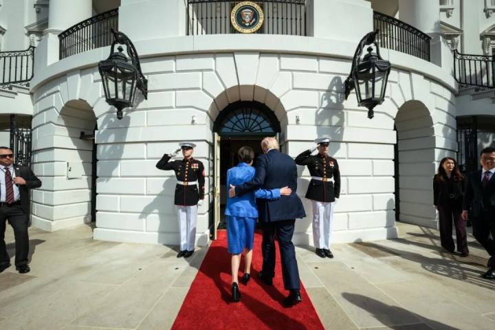 President Donald J. Trump exchanges gifts with Japanese Prime Minister Sanae Takaichi on the South Portico of the White House, Thursday, March 19, 2026. (Official White House Photo by Daniel Torok)