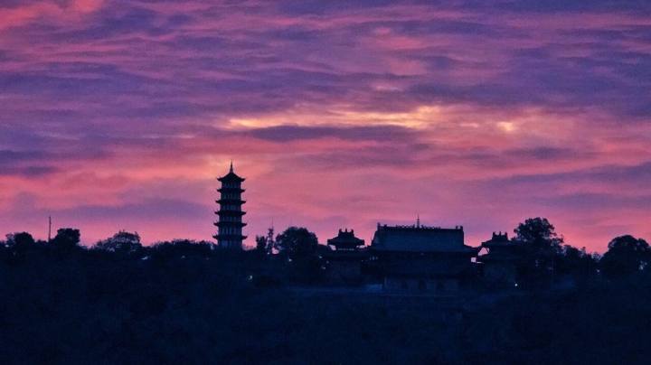先照寺朝霞 周祖友摄.jpg
