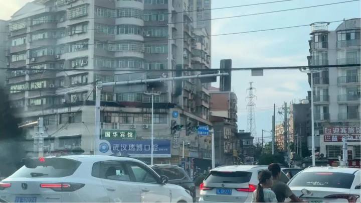 男子身中16刀身亡,前妻逃亡26年一审获刑12年,二审检方建议无期徒刑